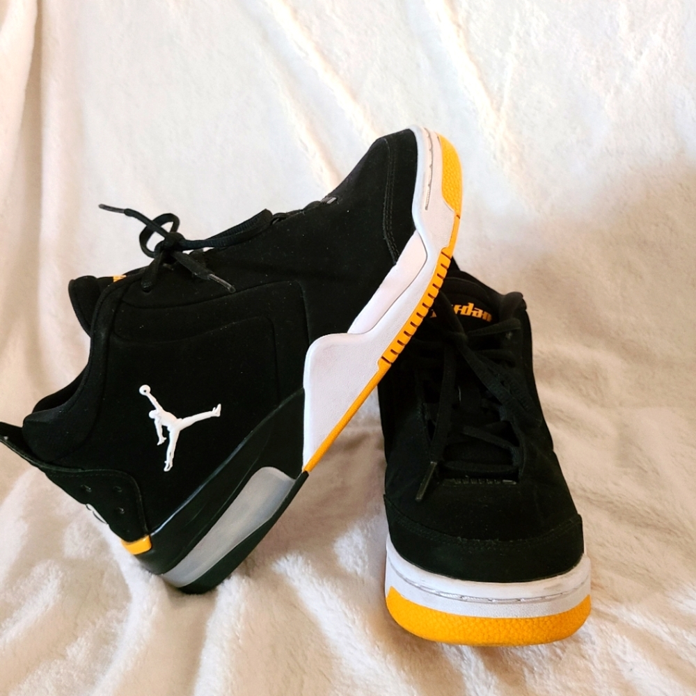 Jordan Big Fund Black University Gold basketball